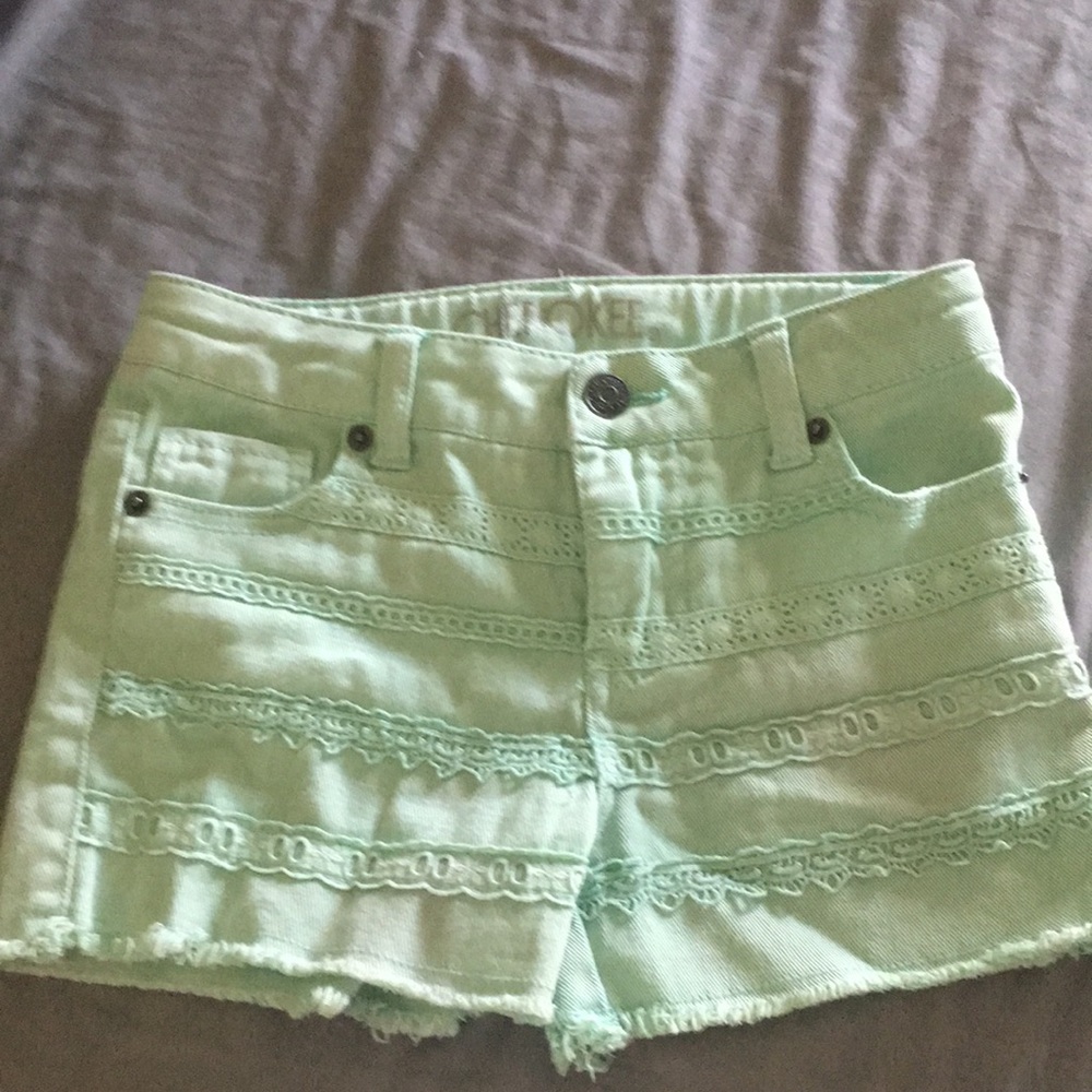 Super cute and girly Cherokee shorts!